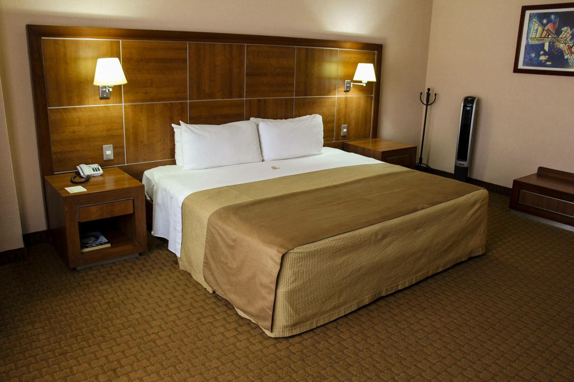 Hotel Soleil Business Class Celaya Exterior foto