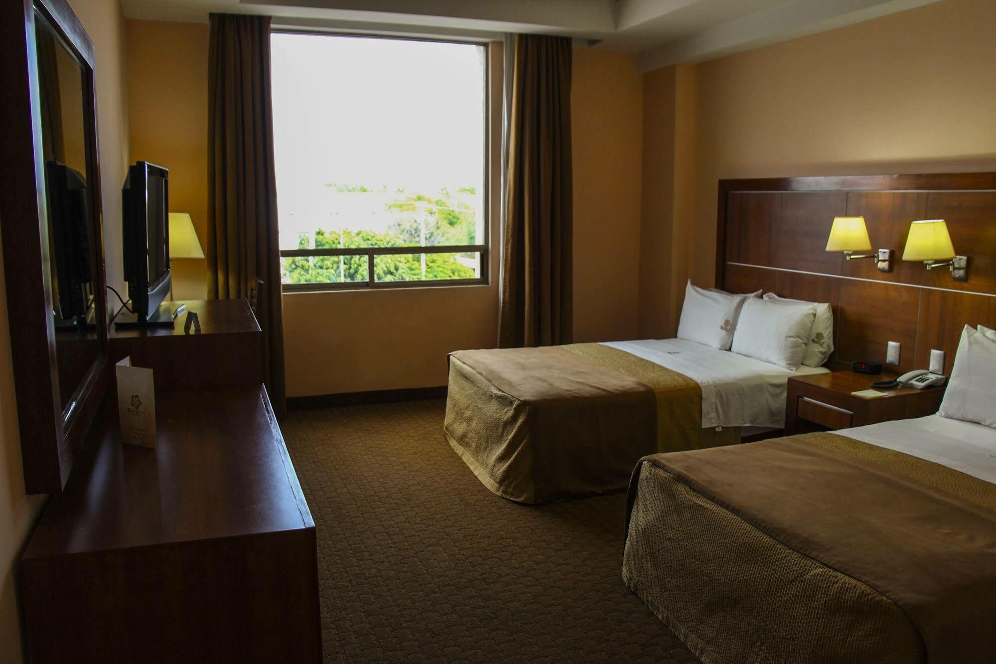 Hotel Soleil Business Class Celaya Exterior foto